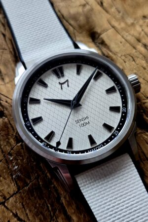 Senshi - 39MM - VH31 Seiko Meca Quartz - RED & GRAY IN STOCK - WHITE SOLD OUT